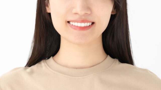 インビザライン矯正後の女性の口元