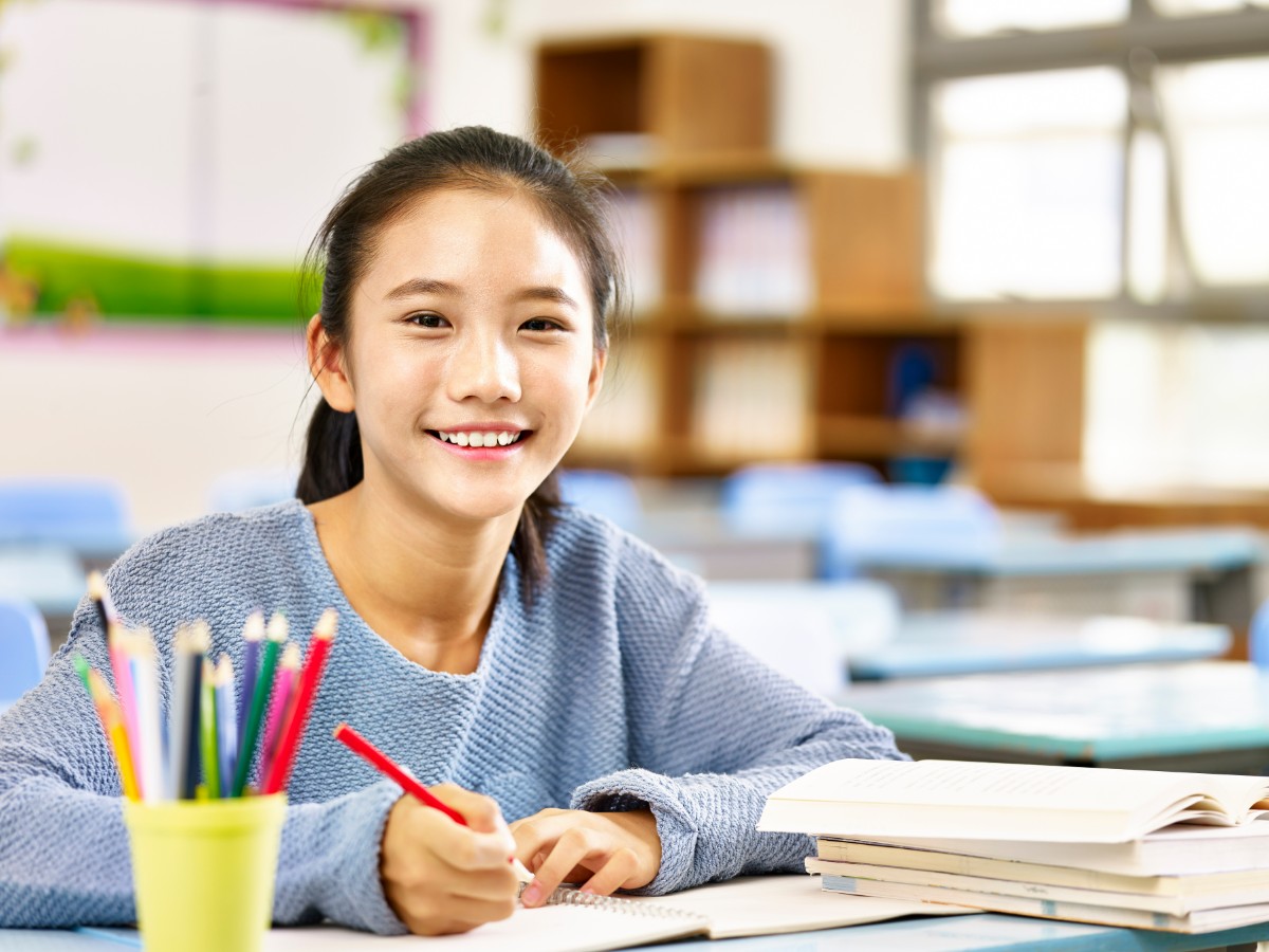 矯正で受け口を治療した笑顔の子ども